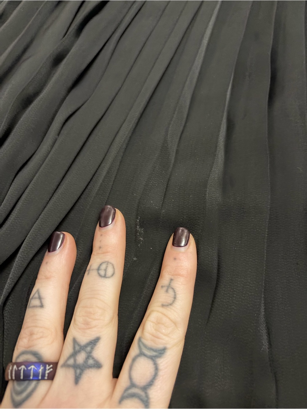 Abercrombie & Fitch Satin Pleated Classic Midi Skirt (Black) Size Large - Picture 8 of 9
